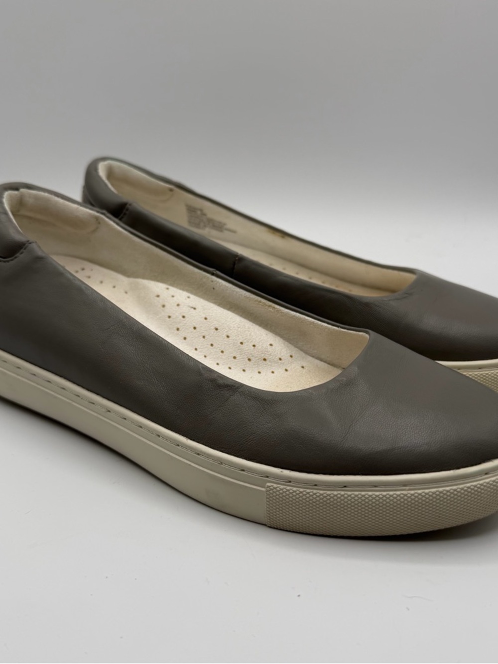 Kenneth Cole Kassie Gray Leather Slip On Sneaker Flats Women 6M Comfort